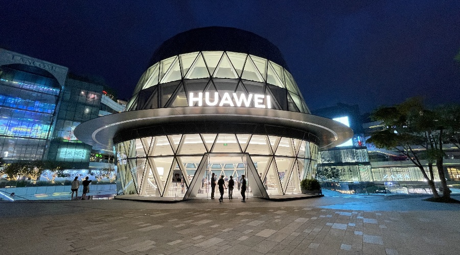 蓝景X华为|缔造独属华为西南地区最大旗舰店"蓝调时刻"，绽放光影魅力！