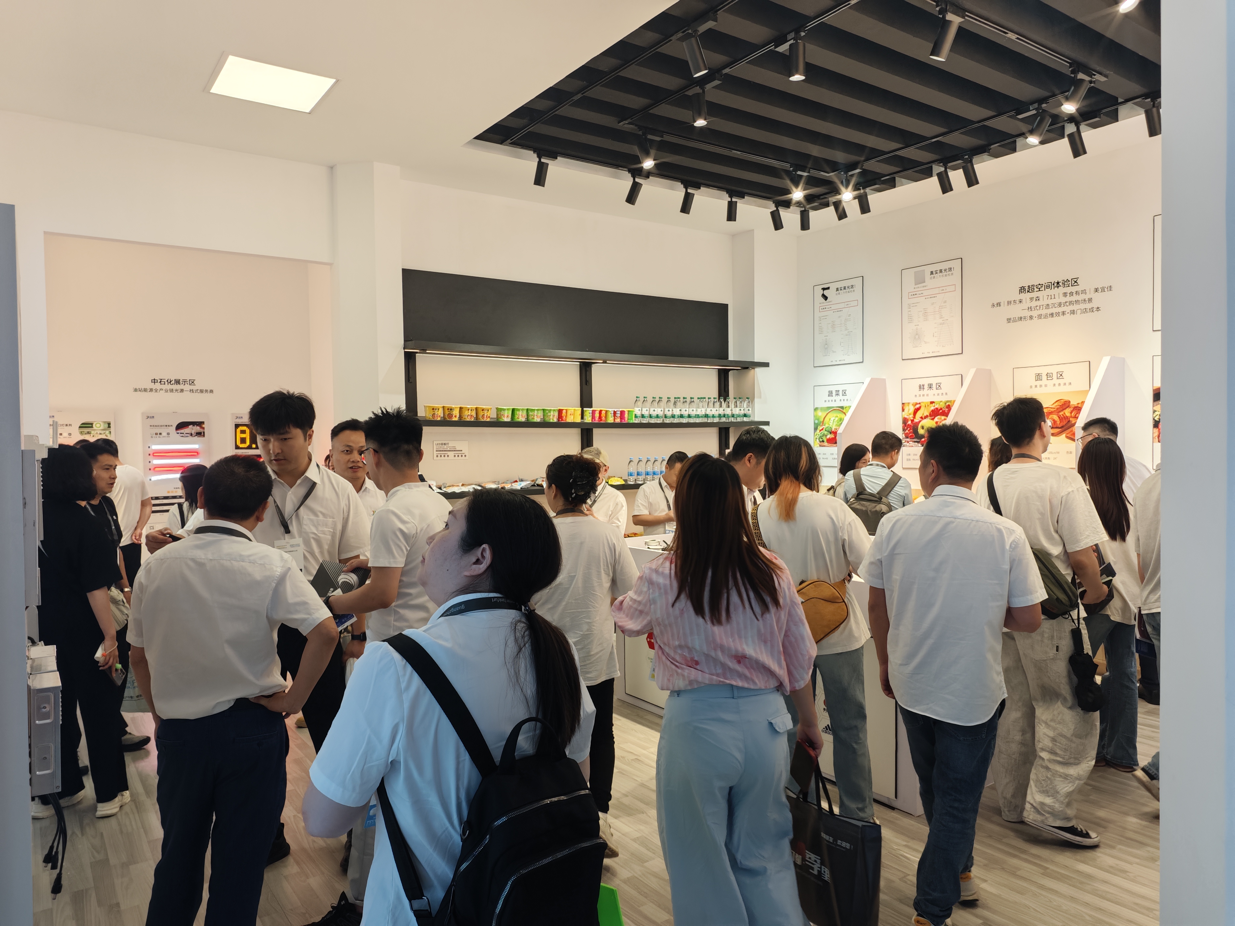 匠心逐光 赋能全域 | 2026光亚展火热进行中，蓝景品牌专区亮点纷呈！